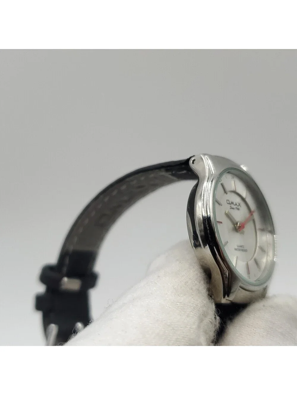 Omax Silver Tone Round Dial Quartz Womens Watch With Tag 26mm New Battery